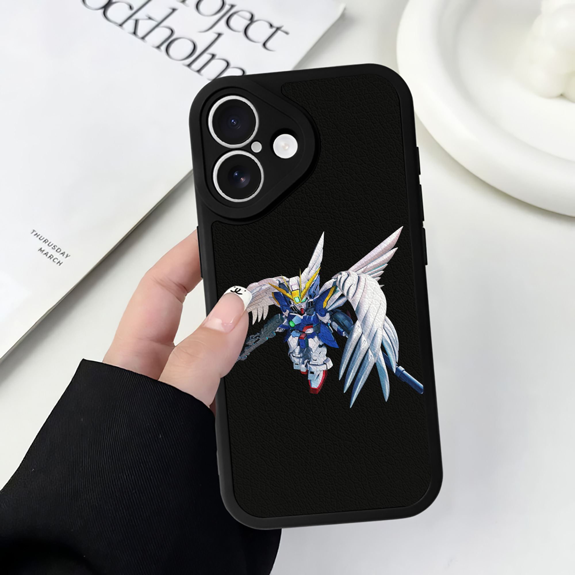 （画像用） 機動戦士ガンダム Mobile Suit Gundam 【iPhone 16シリーズ対応】シリコンスマホケース（レザー調） 材質：シリコン